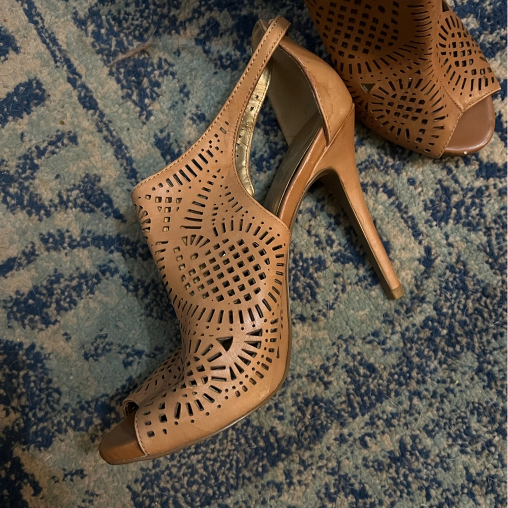 Jessica Simpson heels. 7.5. Stunning.